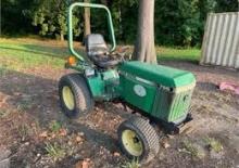 Mașini de tuns iarba Ride on și Tractoare de grădină John Deere 756