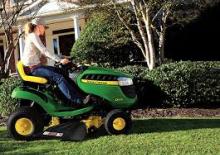 Mașini de tuns iarba Ride on și Tractoare de grădină John Deere D100