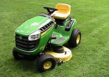 Mașini de tuns iarba Ride on și Tractoare de grădină John Deere D105