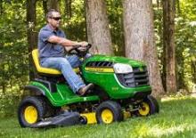 Mașini de tuns iarba Ride on și Tractoare de grădină John Deere E100
