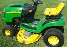 Mașini de tuns iarba Ride on și Tractoare de grădină John Deere L100