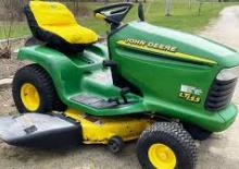 Mașini de tuns iarba Ride on și Tractoare de grădină John Deere LT155