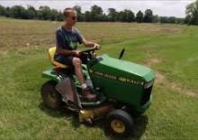 Mașini de tuns iarba Ride on și Tractoare de grădină John Deere LX172