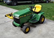 Mașini de tuns iarba Ride on și Tractoare de grădină John Deere LX176