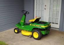 Mașini de tuns iarba Ride on și Tractoare de grădină John Deere RX75
