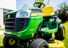 Mașini de tuns iarba Ride on și Tractoare de grădină John Deere X126