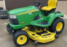 Mașini de tuns iarba Ride on și Tractoare de grădină John Deere X585