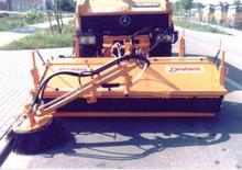 Măturători stradale montate Drutzel DVK-U 220 HSR 2
