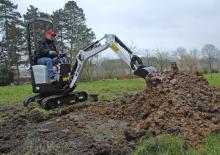 Mini excavatoare Bobcat E08
