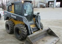 Mini încărcătoare John Deere Construction 332D