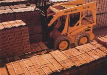 Mini încărcătoare John Deere Construction 675B
