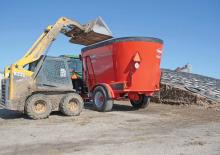 Mixere de alimentare Kuhn VT 244