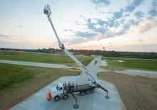 Nacele telescopice montate pe camion Elliott Equipment E210i E-Line