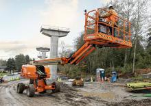 Nacele telescopice pe roți JLG 670SJ