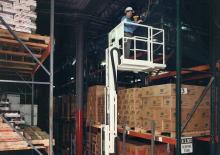 Nacele verticale cu un singur catarg Lift-A-Loft AMV36-19