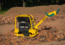 Plăci vibratoare cu o singură direcție Ammann AVP 2910