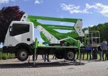 Nacele cu braț articulat montate pe camion Socage forSte 20 D