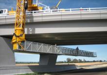 Nacele cu braț articulat montate pe trailer Moog MBI 200-1,5/S
