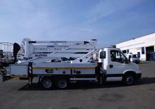 Nacele cu braț articulat montate pe trailer Oil & Steel Snake 2714 Compact