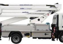 Nacele cu braț articulat montate pe trailer Oil & Steel Snake 2815 Compact