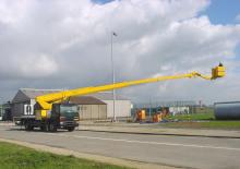 Nacele cu braț articulat montate pe trailer Custers Taurus 330-26