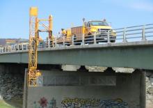 Nacele cu braț articulat montate pe camion Moog MBI 110-1,2/S