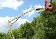 Nacele cu braț articulat montate pe camion Snorkel TL37J