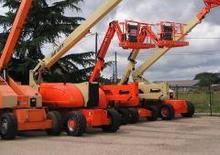 Nacele cu braț articulat pe roți JLG 800A