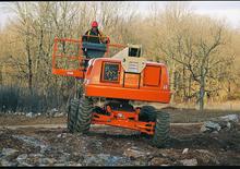 Nacele cu braț articulat pe roți JLG E400AJP