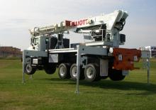 Nacele telescopice montate pe camion Elliott Equipment E120 E-Line