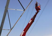Nacele telescopice montate pe camion Elliott Equipment H110F HiReach