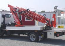 Nacele telescopice montate pe camion Benelligru P 3004