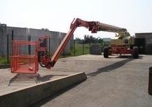 Nacele telescopice pe roți JLG 120 HX