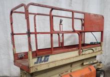 Platforme de ridicare de tip foarfecă pe roți JLG CM 2033