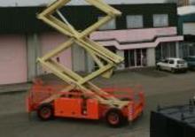 Platforme de ridicare de tip foarfecă pe roți Holland-Lift G 320 DL 30 4WD S/N