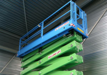 Platforme de ridicare de tip foarfecă pe roți Holland-Lift HL-285 E13 4WDS