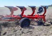 Pluguri Unia Ibis XLS 3+1 Corn