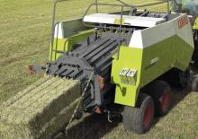 Prese de balotat pătrate + Prese de boltat de densitate mare Claas Quadrant 2100 RC