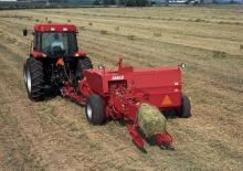 Prese de balotat pătrate + Prese de boltat de densitate mare Case IH SB 551