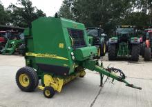 Prese de balotat rotunde John Deere 572