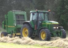 Prese de balotat rotunde John Deere 590