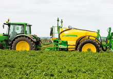 Pulverizatoare de câmp tractate John Deere 724 i