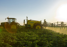 Pulverizatoare de câmp tractate John Deere 732