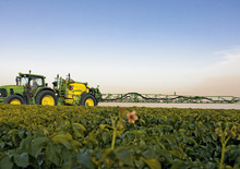 Pulverizatoare de câmp tractate John Deere 840