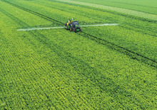 Pulverizatoare de câmp tractate John Deere M 944 i