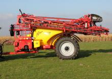 Pulverizatoare de câmp tractate Beyne Python 33/3000