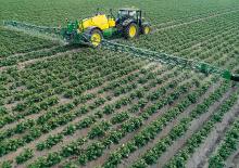 Pulverizatoare de câmp tractate John Deere R740i