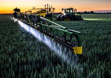 Pulverizatoare de câmp tractate John Deere R944i