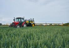 Pulverizatoare de câmp tractate Dubex Vector