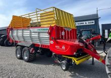 Remorci cu tocător pentru siloz Pöttinger Boss 3240 LP
